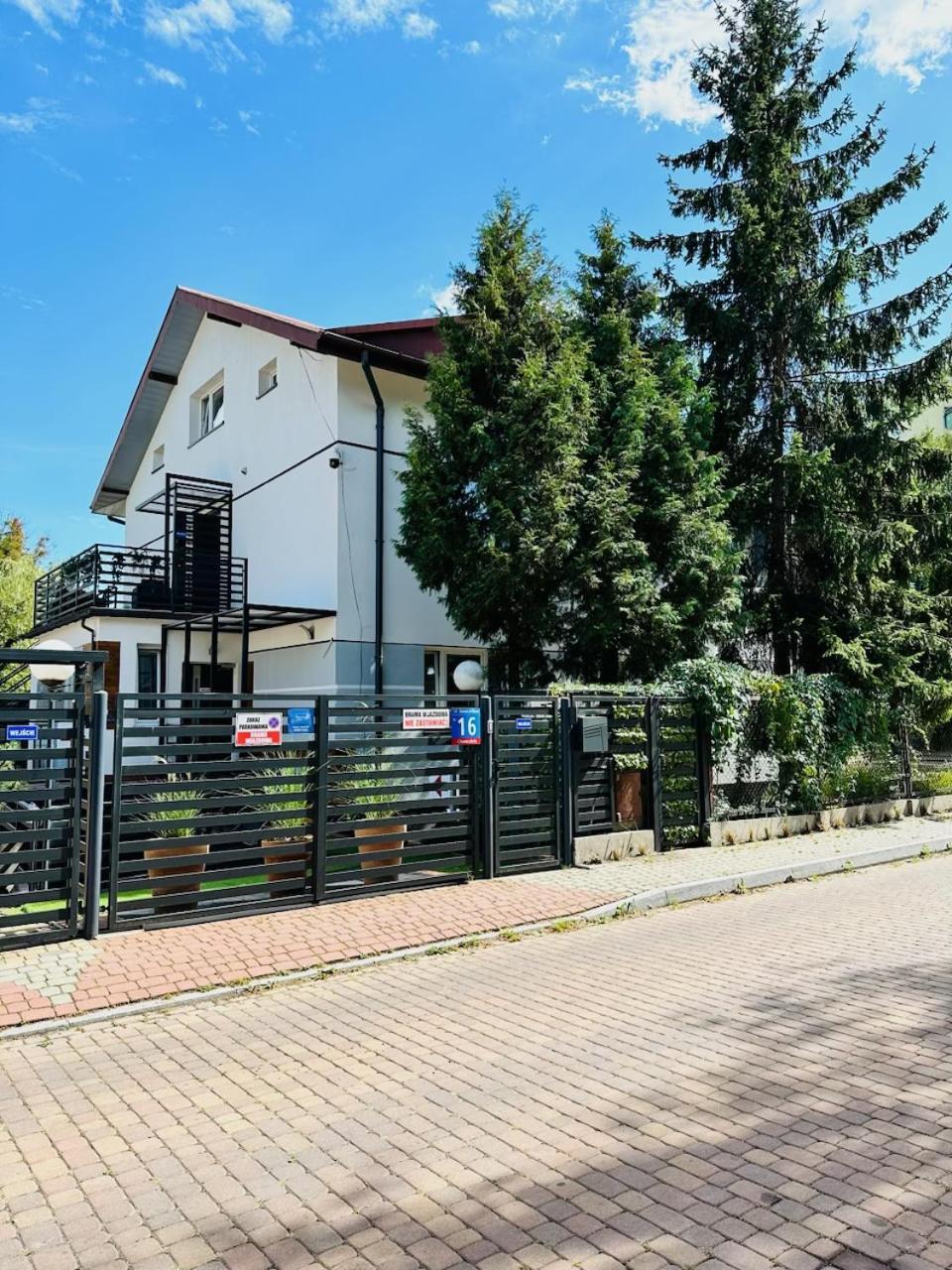 Apartamenty Pokoje Willa Bielany Варшава Экстерьер фото