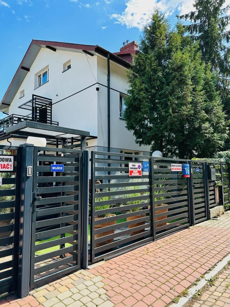Apartamenty Pokoje Willa Bielany Варшава Экстерьер фото