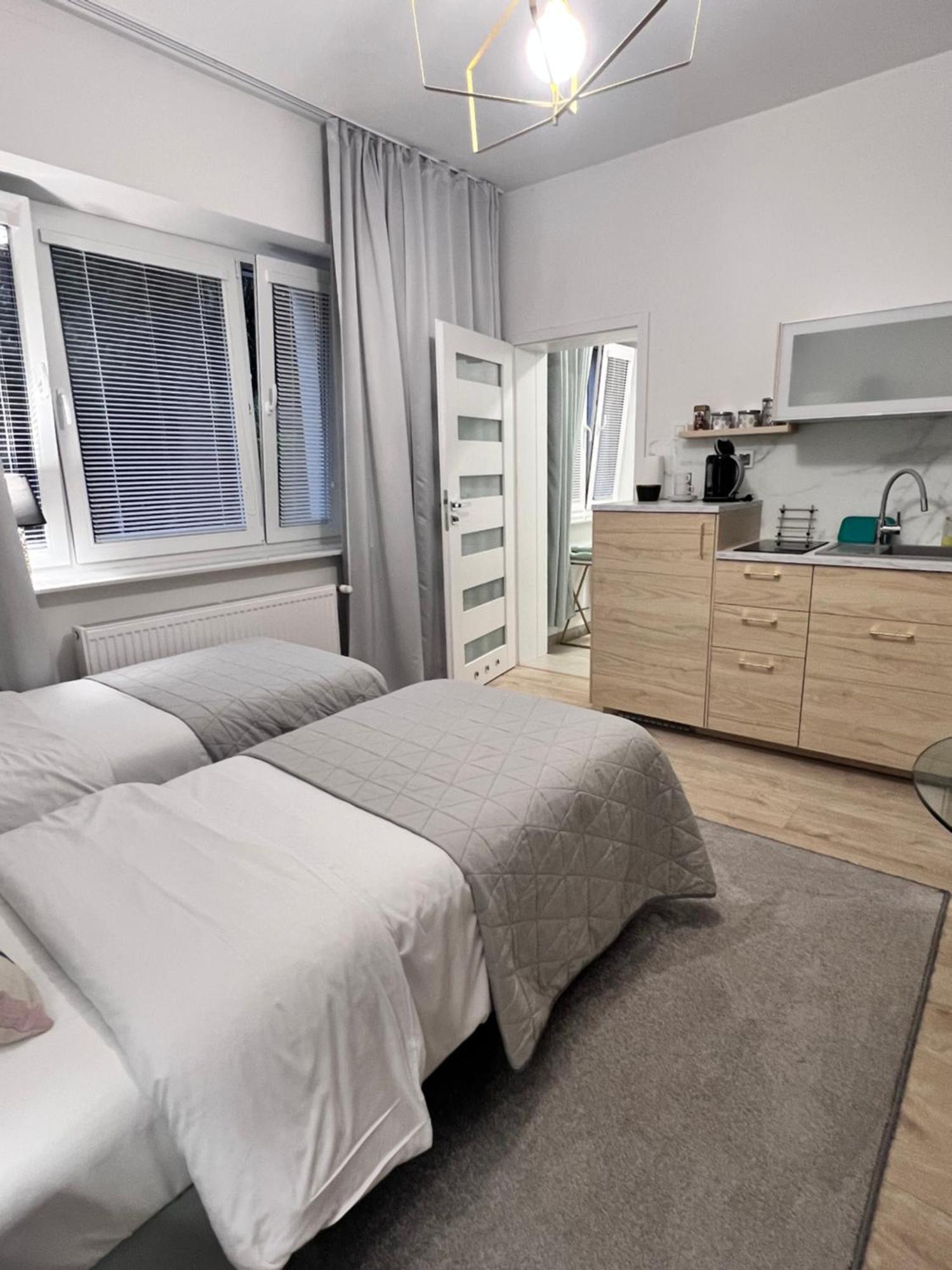 Apartamenty Pokoje Willa Bielany Варшава Экстерьер фото