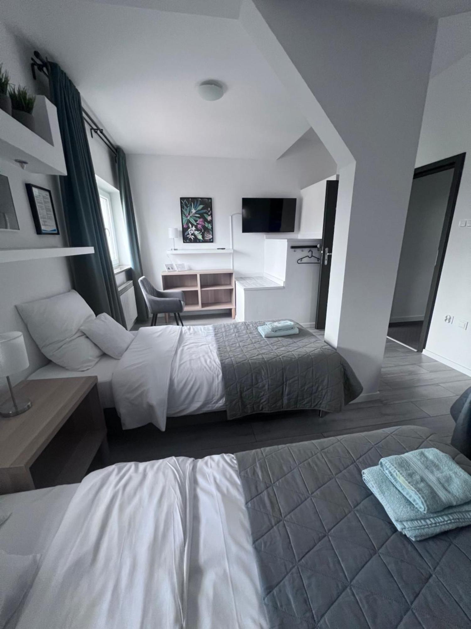 Apartamenty Pokoje Willa Bielany Варшава Экстерьер фото